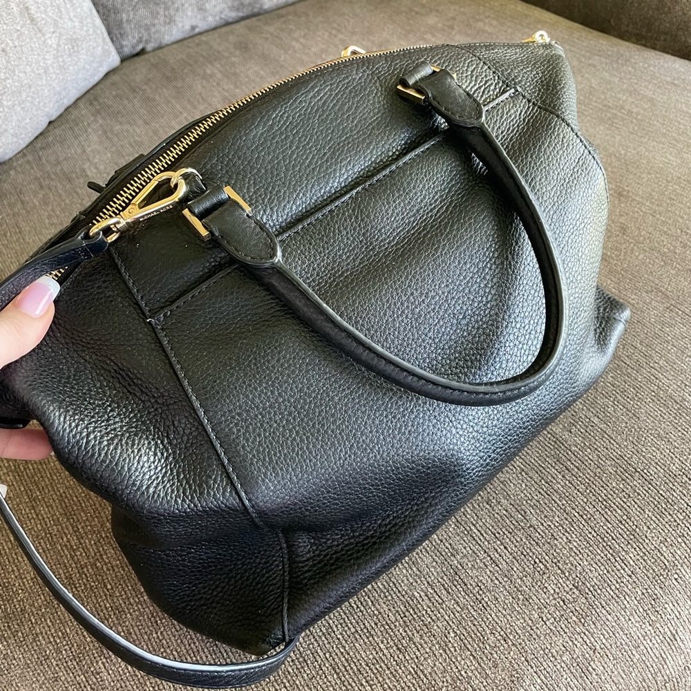 Michael Kors Riley large black pebbled leather crossbody handbag satchel! - Picture 2 of 16
